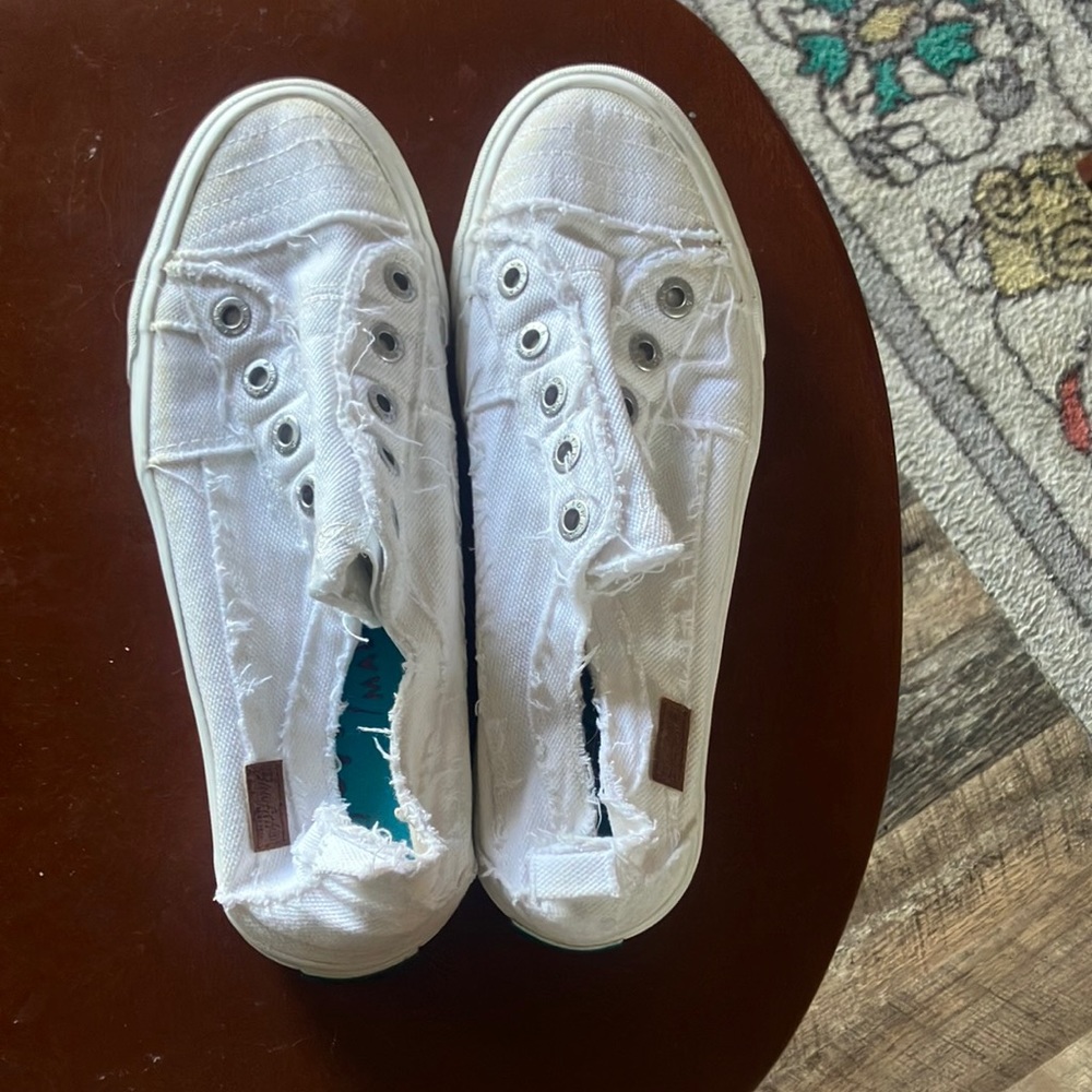 Canvas slip on tennis shoes